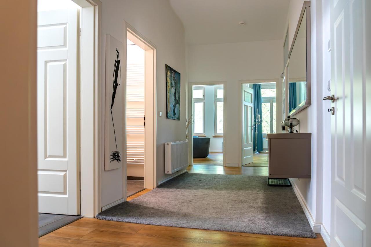 Modern 6 Bathroom Villa In The City Oldenburg Kültér fotó